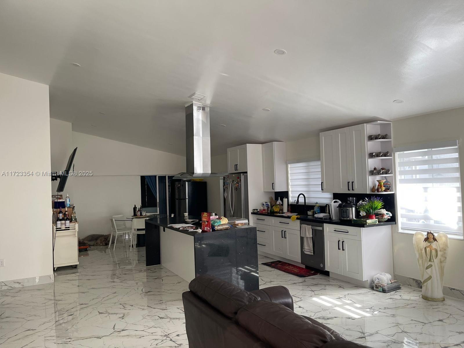 VENEZIA HOMES ESTATES IST - Residential
