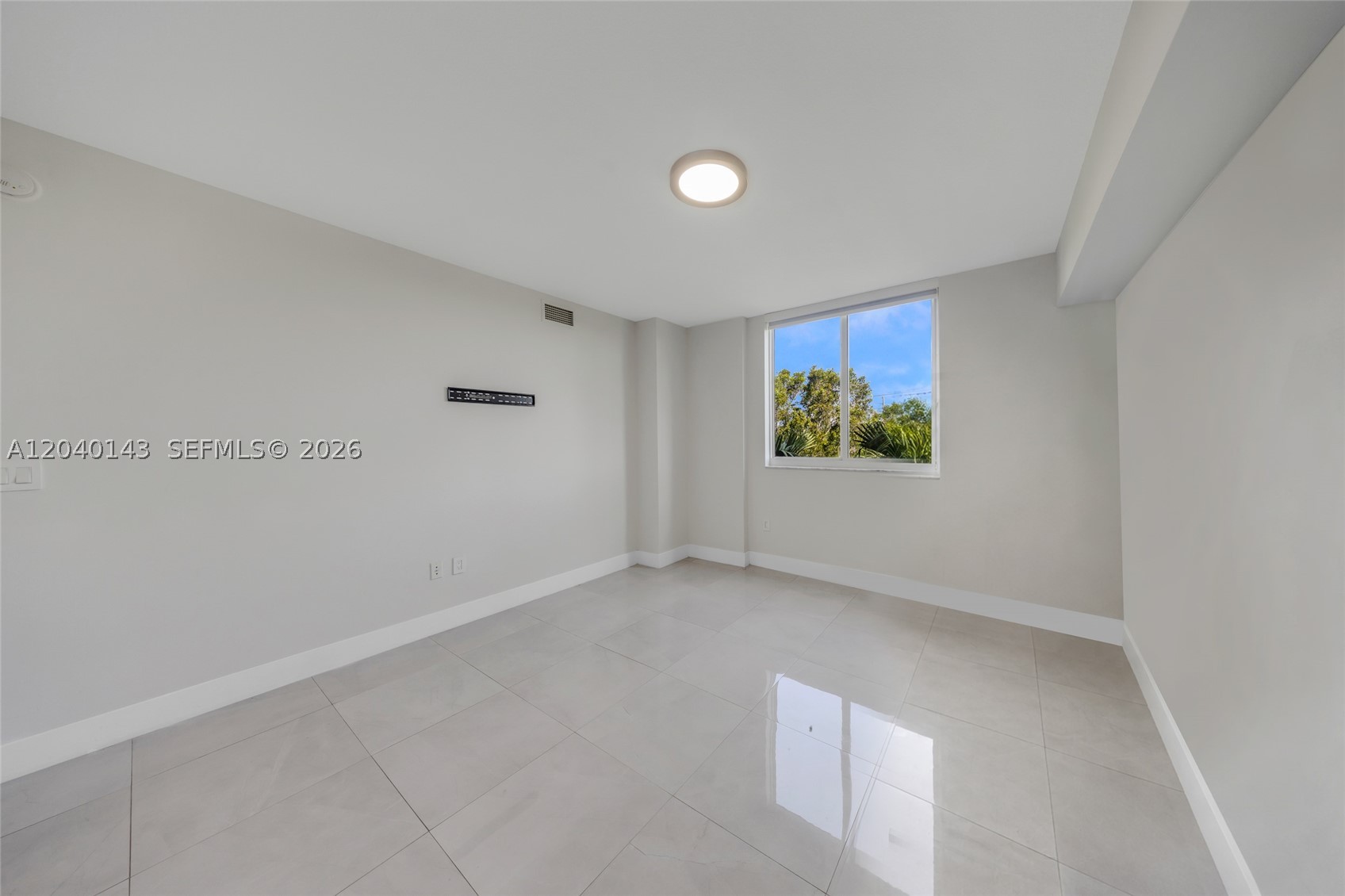 VENTURE AT AVENTURA WEST - Residential