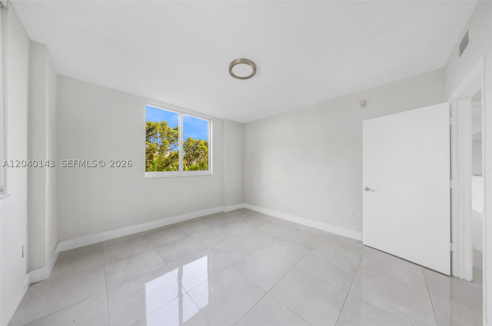 VENTURE AT AVENTURA WEST - Residential