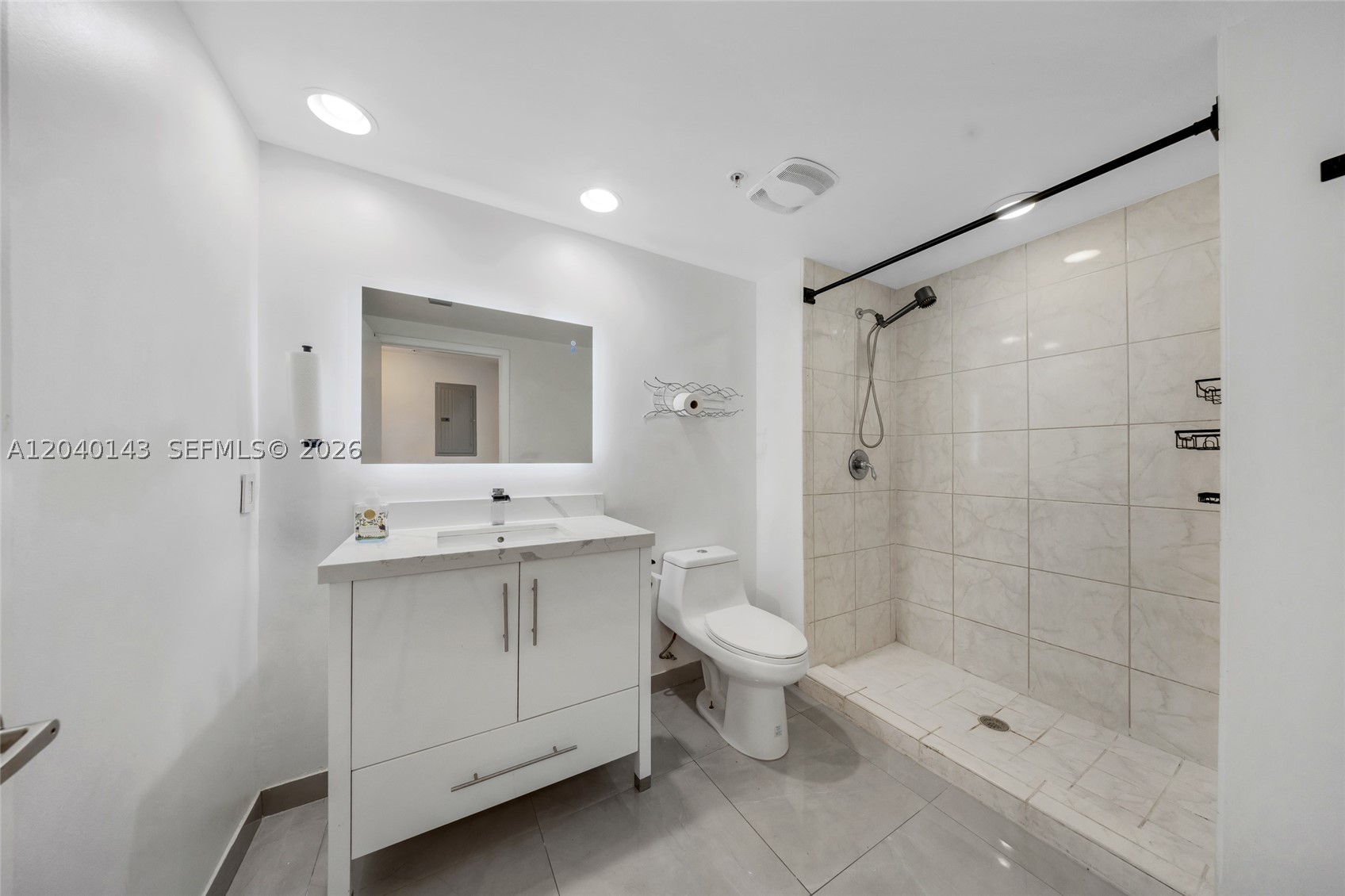 VENTURE AT AVENTURA WEST - Residential