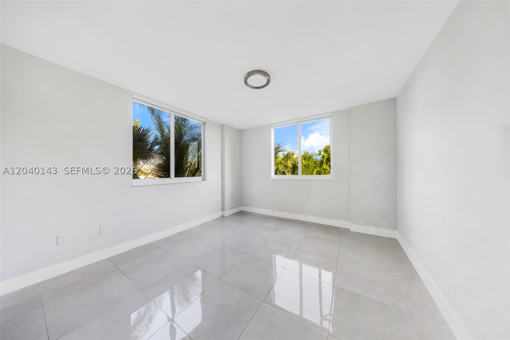 VENTURE AT AVENTURA WEST - Residential