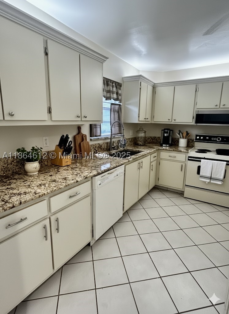 HOLLYBROOK GOLF AND TENNIS - Residential