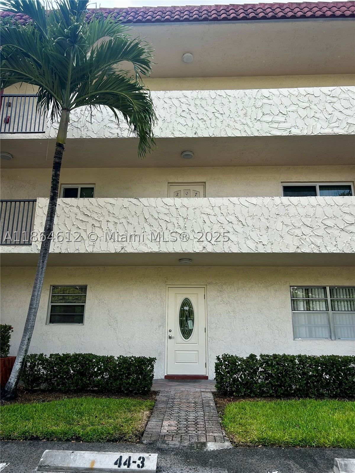 HOLLYBROOK GOLF AND TENNIS - Residential