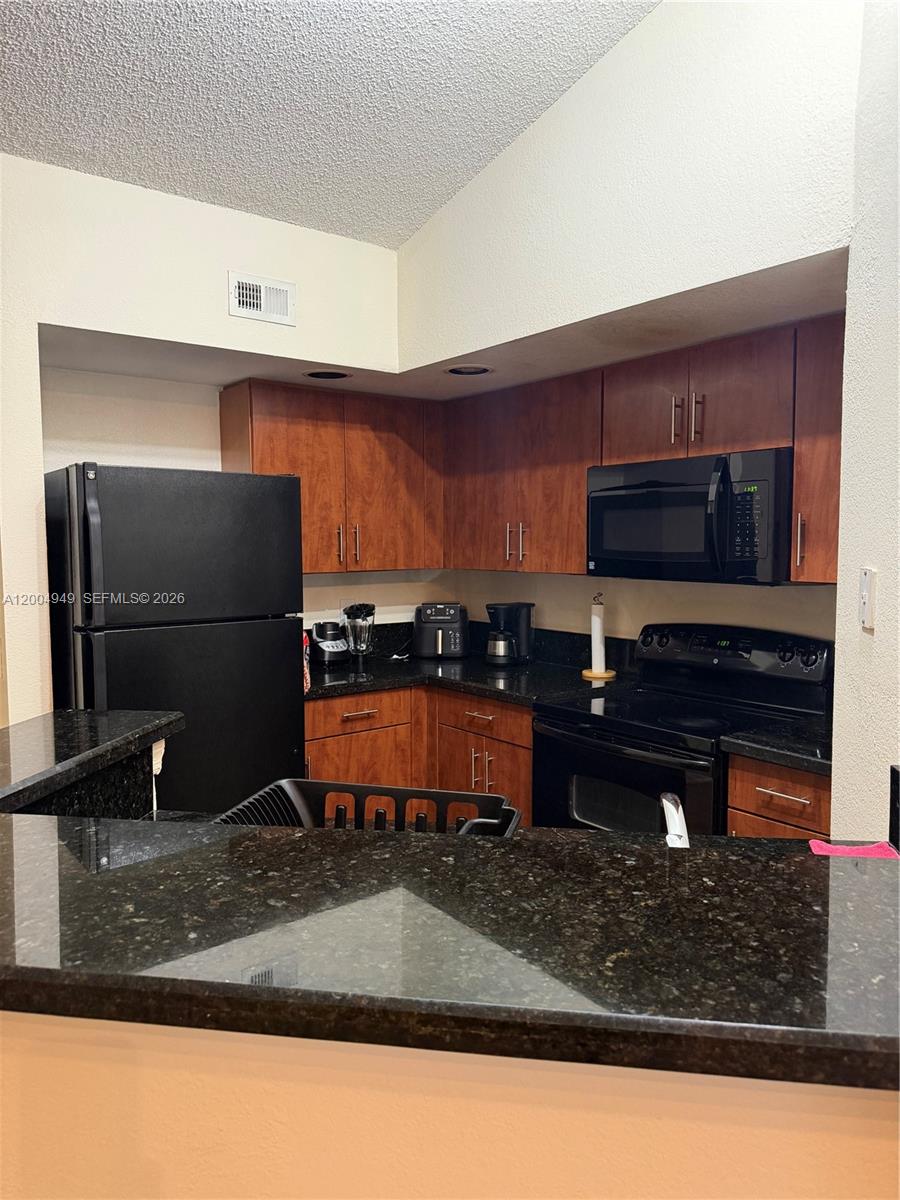 GREAT FOR INVESTORS!! UNIT RENTED $ 1900, UNTIL JUNE 2026
BEAUTIFUL UNIT, RENOVATED, 1 BED 1 BATH, WASHER AND DRYER.
TEXT AGENT.