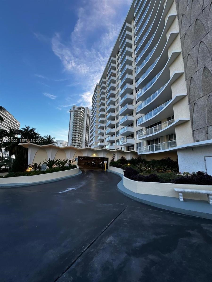 5600 CONDO - Residential