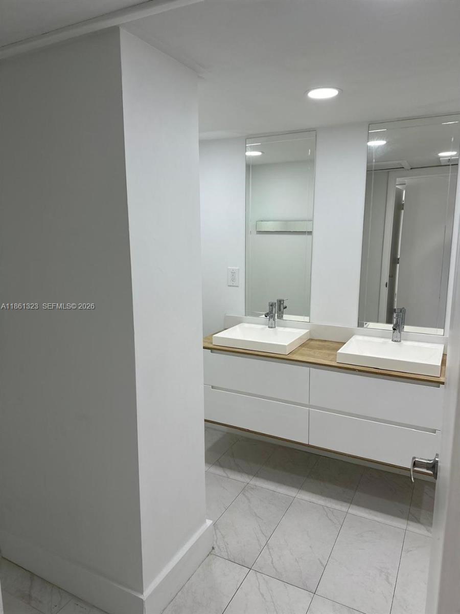 5600 CONDO - Residential