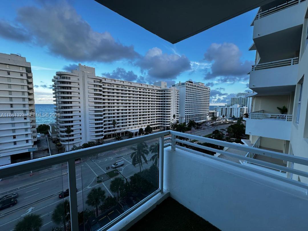 5600 CONDO - Residential