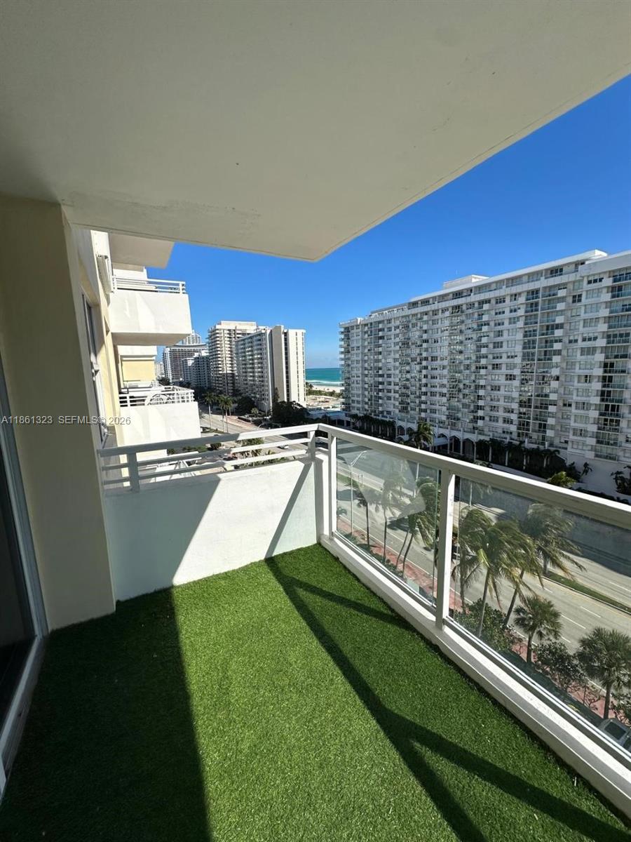 5600 CONDO - Residential
