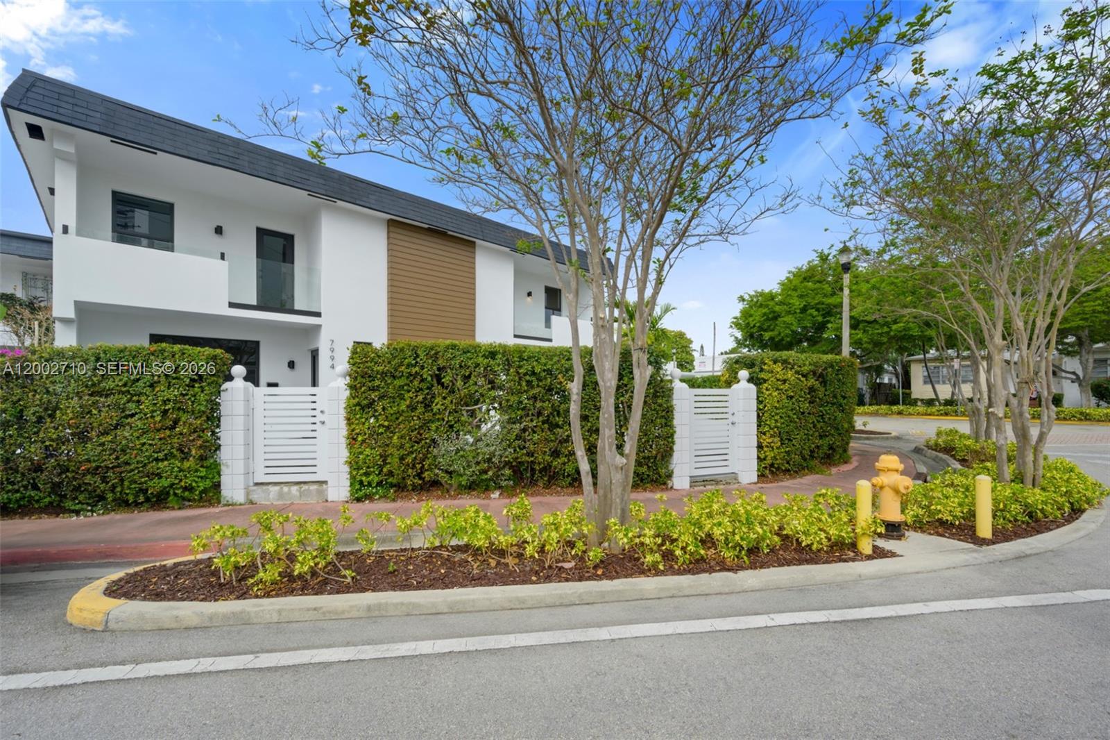CRESPI RESIDENCE - Residential