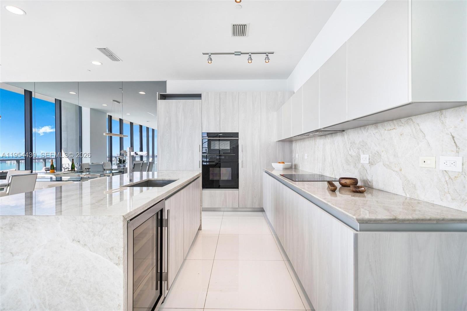 ONE PARAISO CONDO - Residential