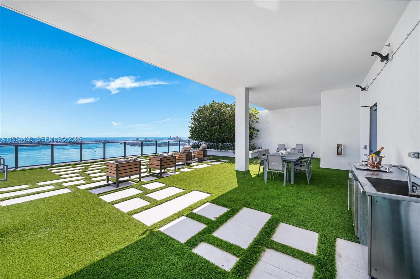ONE PARAISO CONDO - Residential