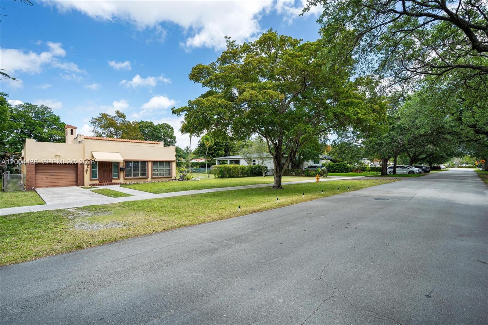COUNTRY CLUB ESTATES SEC - Residential
