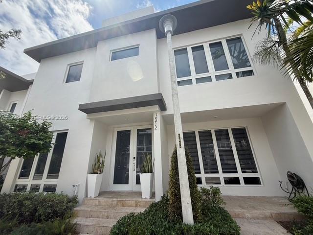 Beautiful corner-unit townhouse located in the highly desirable Landmark Doral community. This spacious 3-bedroom, 3-bathroom home features a bright and open two-story layout with abundant natural light and added privacy thanks to its corner position.
The home offers a modern kitchen, generous living and dining areas, and well sized bedrooms. Perfect for comfortable family living or entertaining guests.
Residents of Landmark Doral enjoy resort-style amenities, including tennis courts, a sparkling pool, and a fully equipped activity room. The community is ideally situated with easy access to major highways, top-rated schools, shopping centers, dining, and entertainment.
A perfect blend of comfort, convenience, and lifestyle!