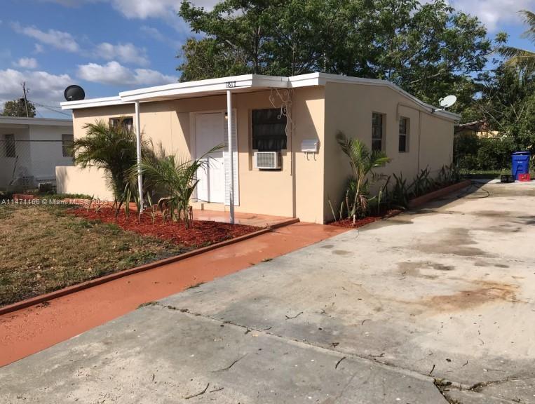 LAUDERDALE MANOR HOMESITE - Residential