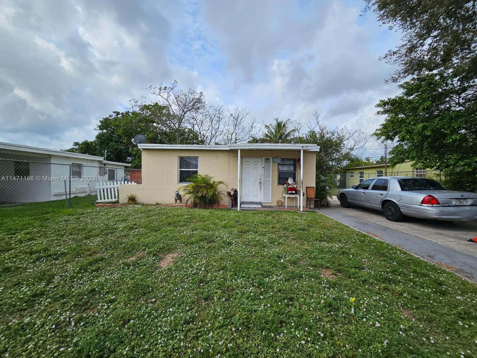 LAUDERDALE MANOR HOMESITE - Residential