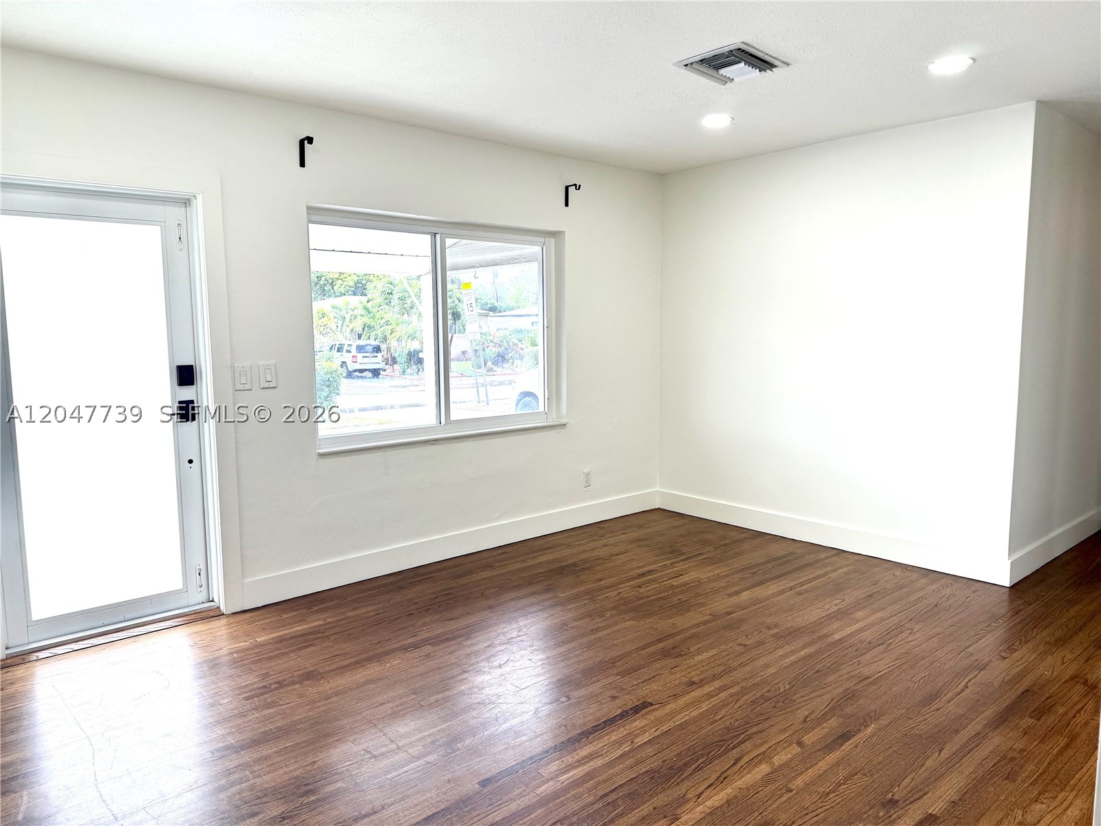 LINDA SUE PARK - Residential Lease