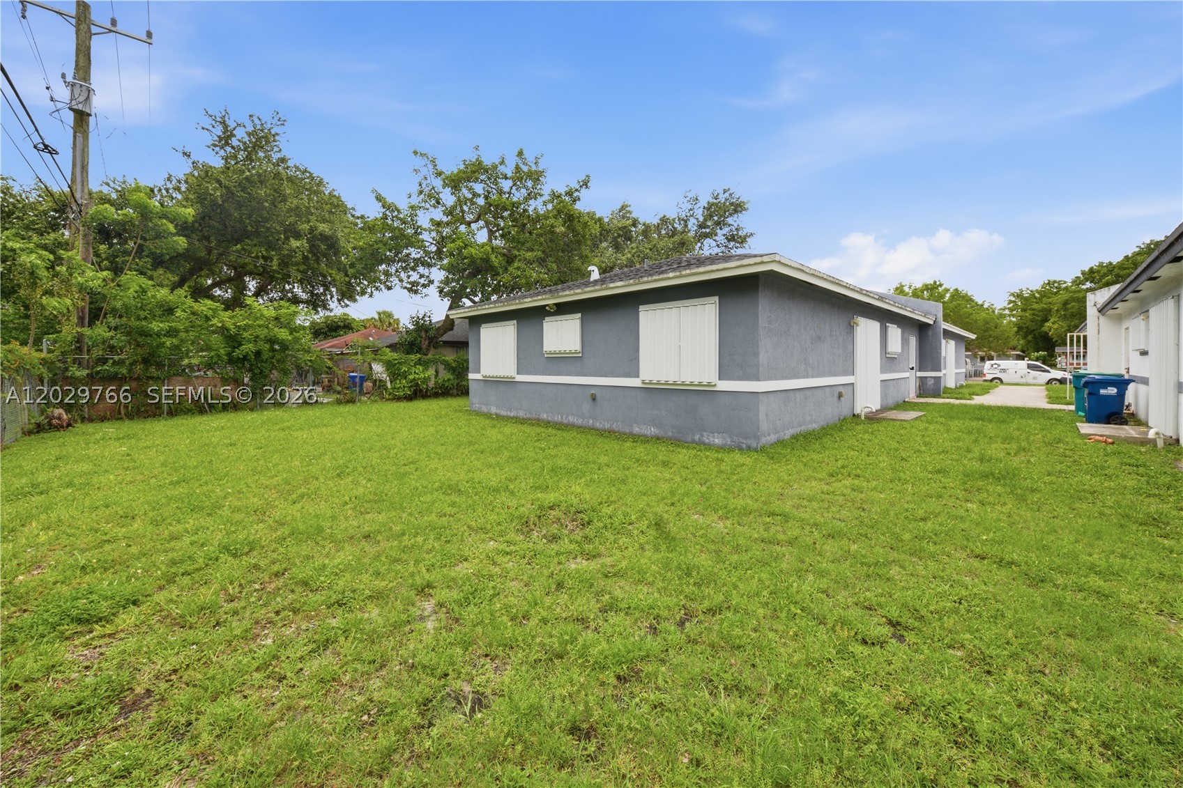 INVESTORS PRICE. TAKE THIS OPPORTUNITY TO OWN THIS AMAZING SPACIOUS INVESTMENT. THIS DUPLEX IS LOCATED IN THE HEART OF MIAMI, CLOSE TO I95, MIAMI INTERNATIONAL AIRPORT, THIS BEAUTY HAS GRANITE COUNTERTOP, BLACK STAINLESS-STEEL APPLIANCES, WASHER AND DRYER IN A LARGE LAUNDRY ROOM, ALL THIS IN A 1,250 SQ/FT UNIT. WON'T LAST.