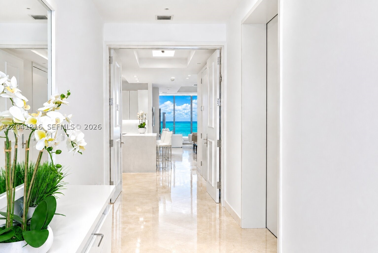 CONTINUUM ON SOUTH BEACH - Residential