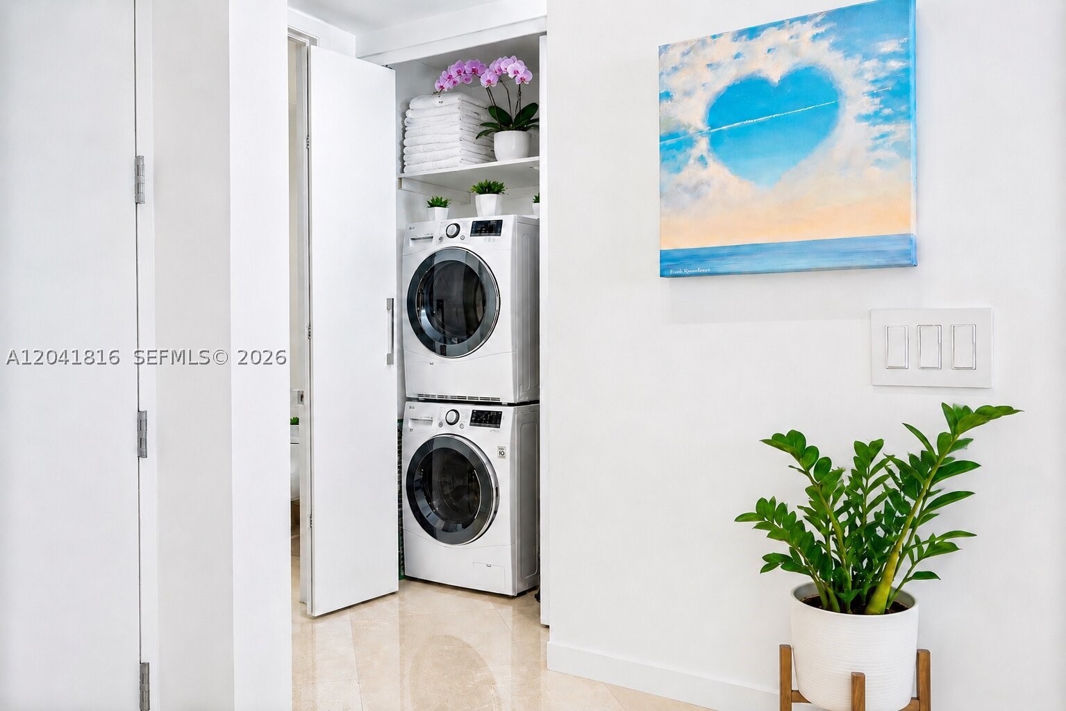 CONTINUUM ON SOUTH BEACH - Residential