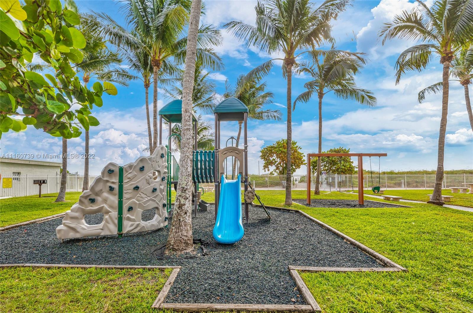 LA GORCE PALACE CONDO - Residential Lease