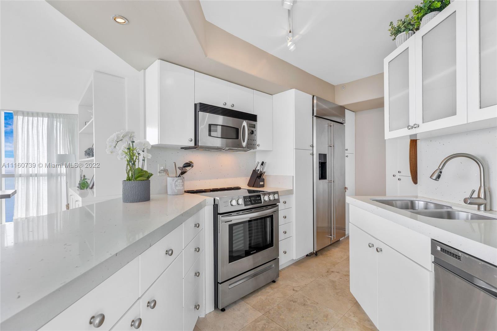 LA GORCE PALACE CONDO - Residential Lease