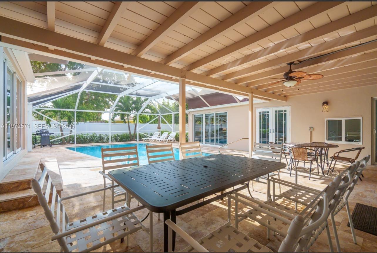 HOLLYWOOD HILLS - Residential