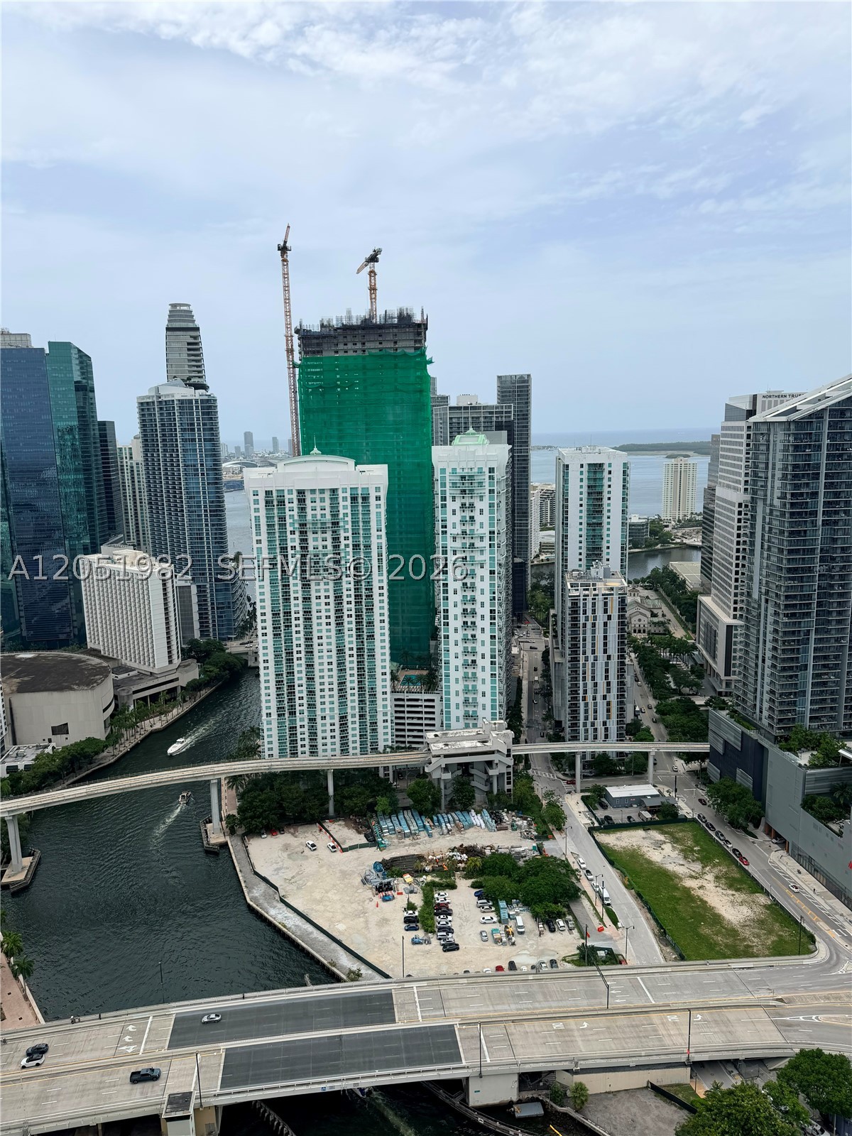 MINT CONDO - Residential