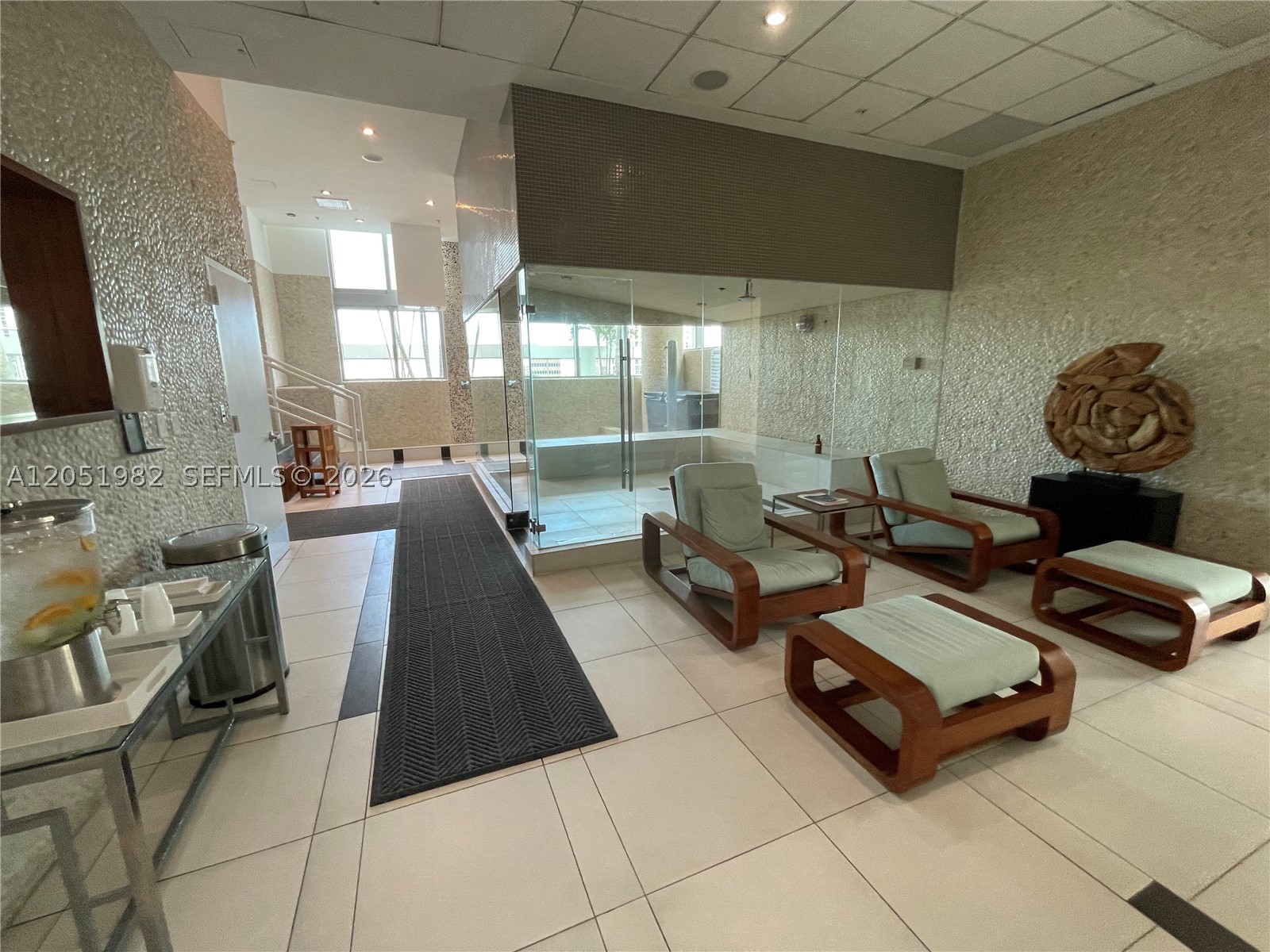 MINT CONDO - Residential