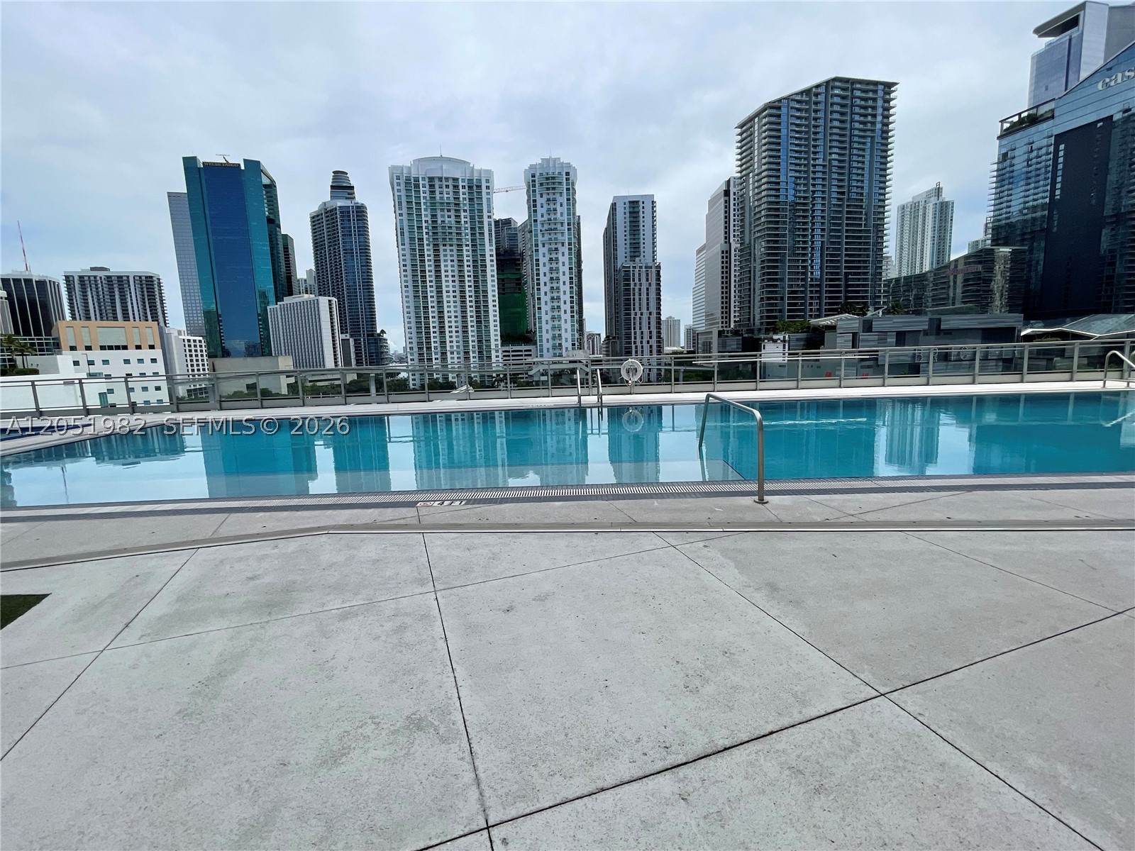 MINT CONDO - Residential