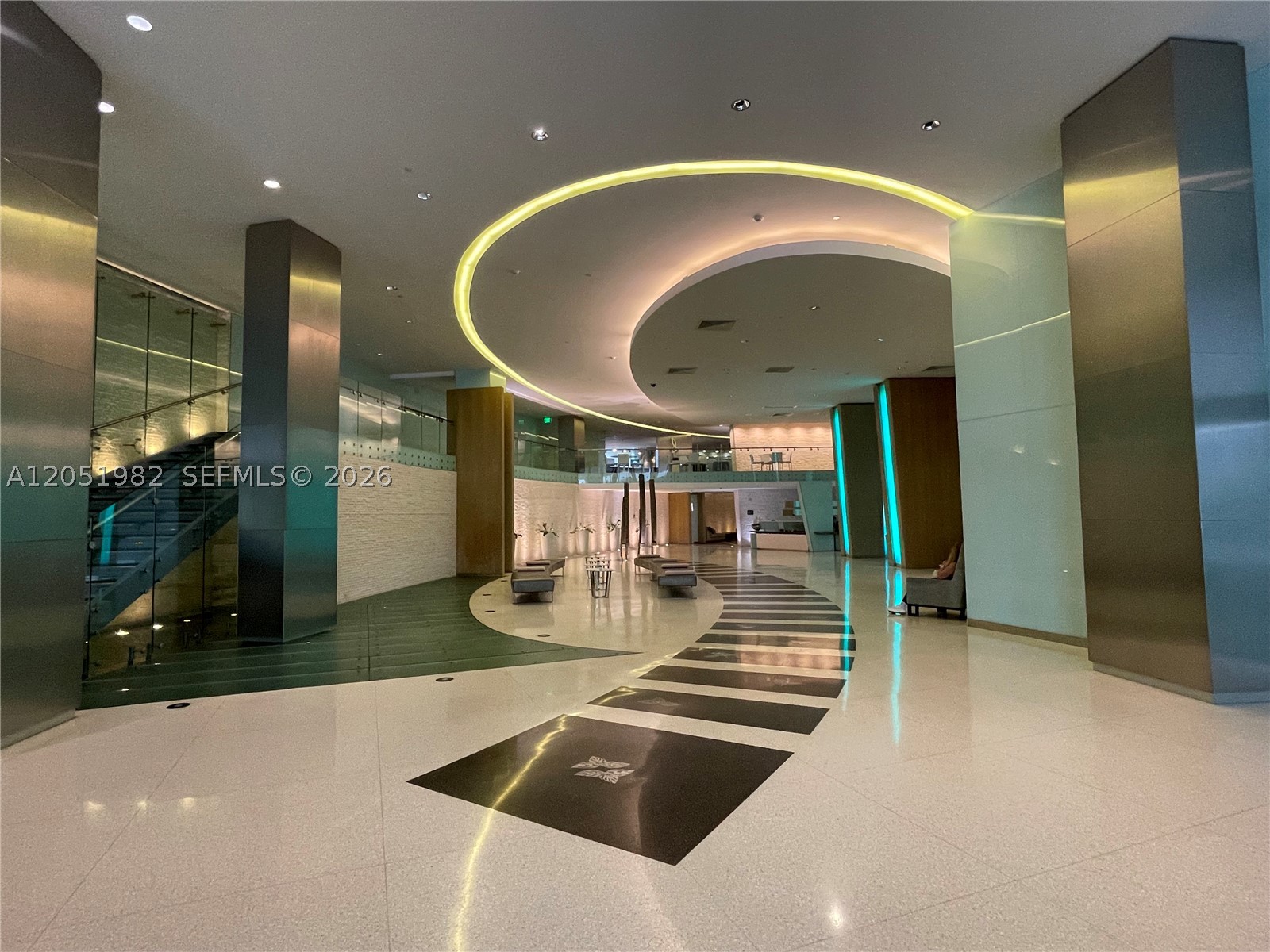 MINT CONDO - Residential
