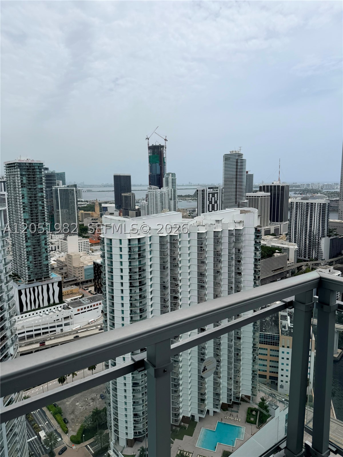 MINT CONDO - Residential