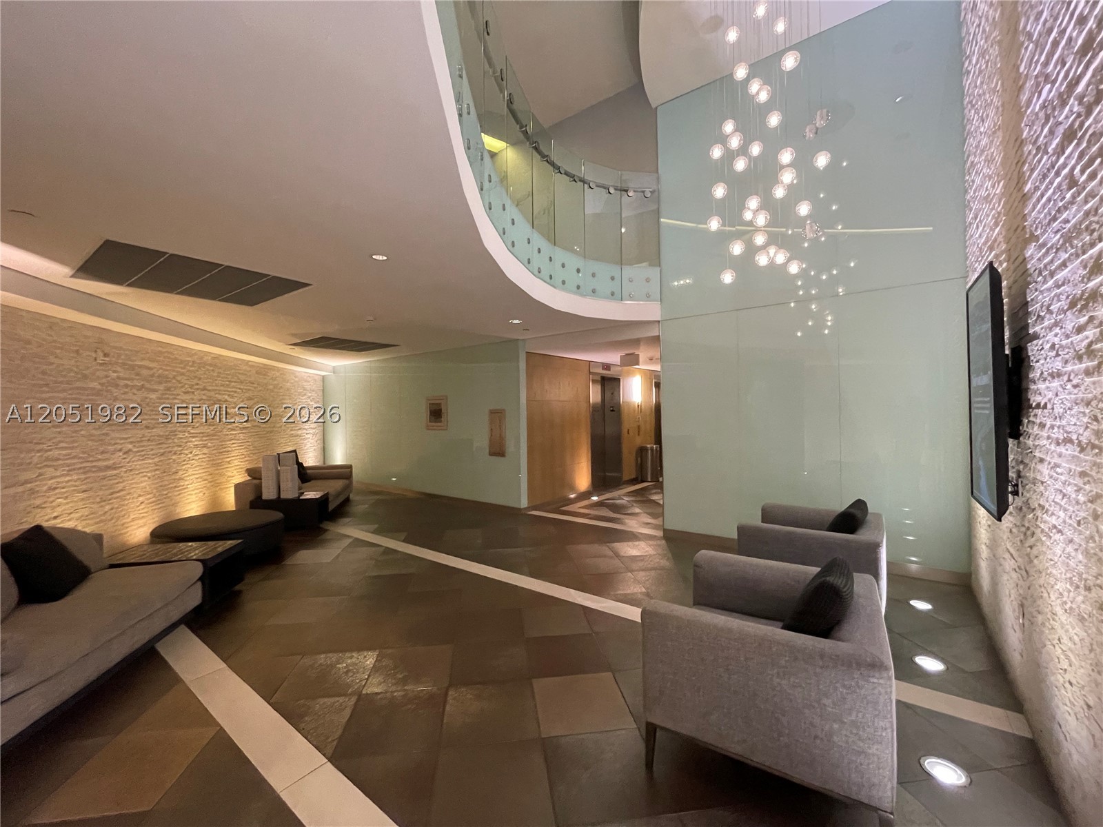 MINT CONDO - Residential