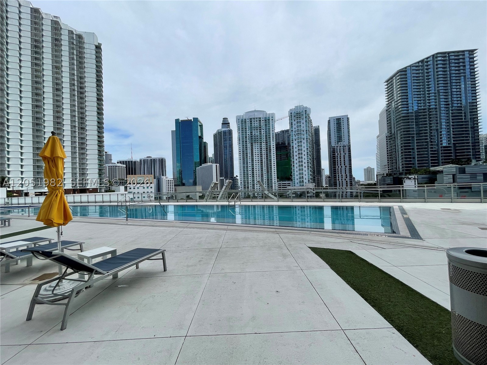 MINT CONDO - Residential