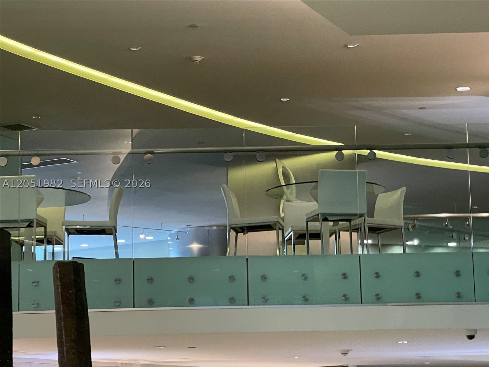 MINT CONDO - Residential