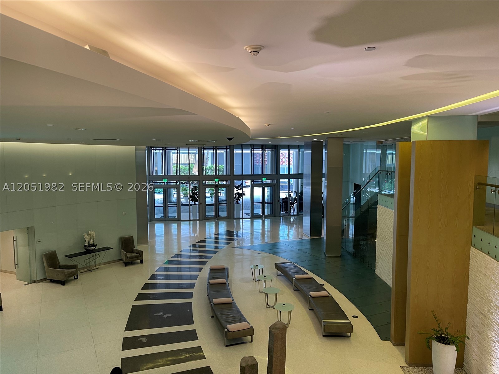 MINT CONDO - Residential