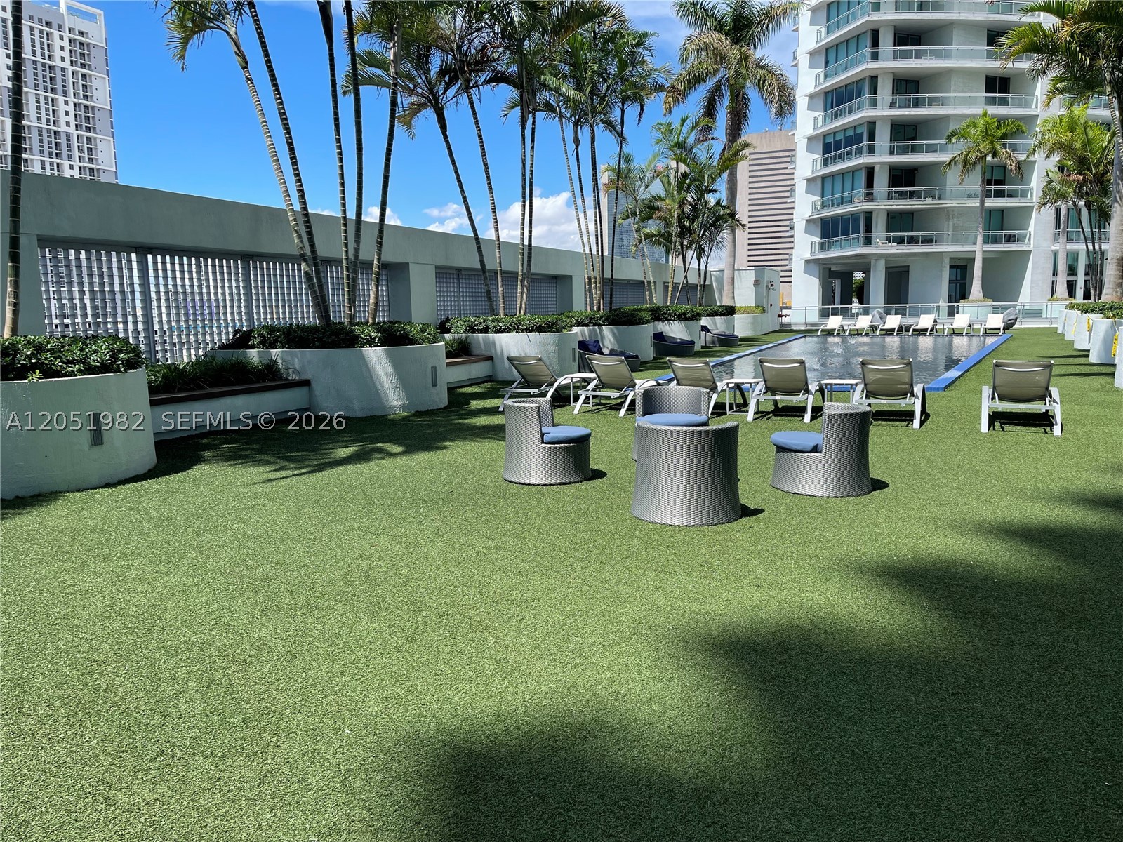 MINT CONDO - Residential