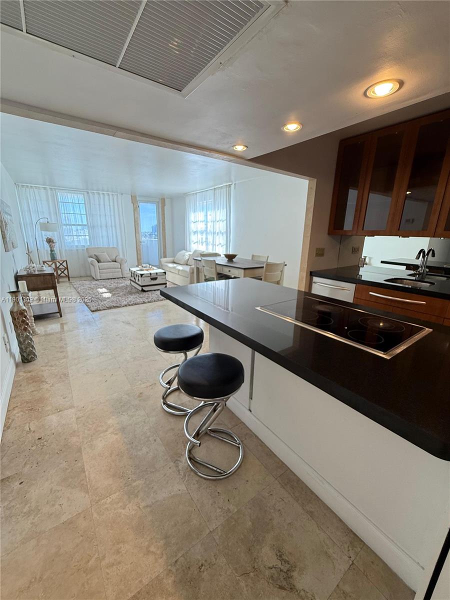 THE DECOPLAGE CONDO - Residential