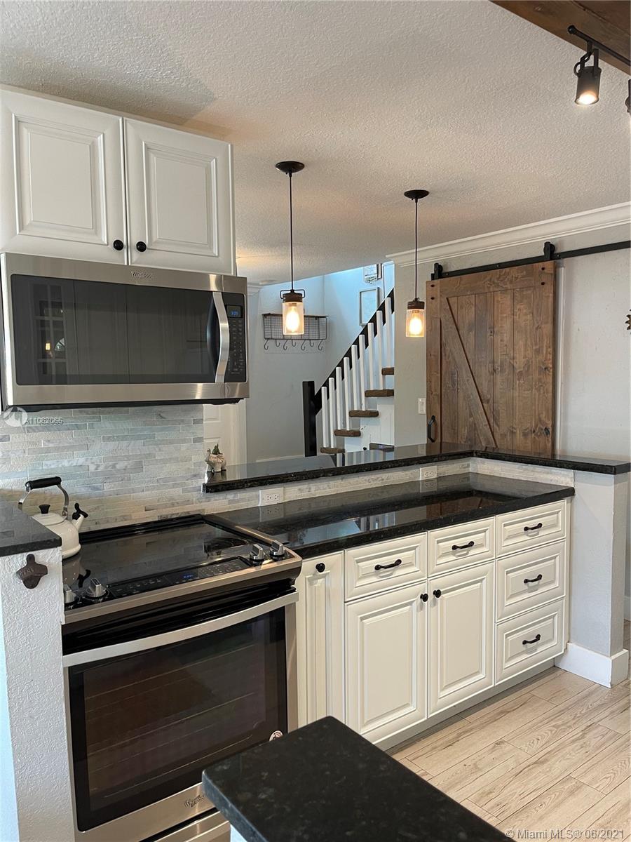 PINEBROOKE CONDO R - Residential Lease