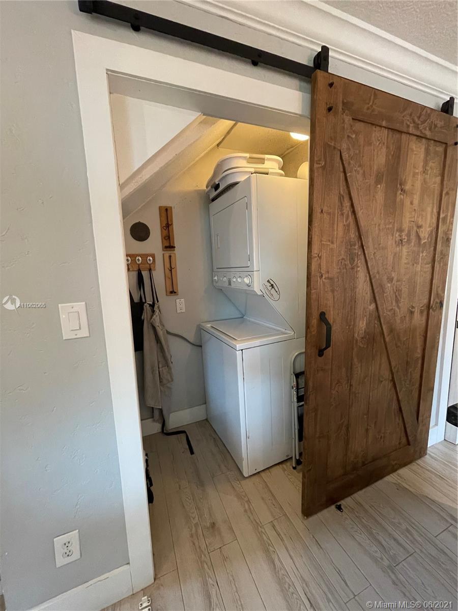 PINEBROOKE CONDO R - Residential Lease