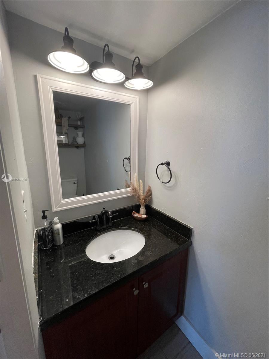 PINEBROOKE CONDO R - Residential Lease
