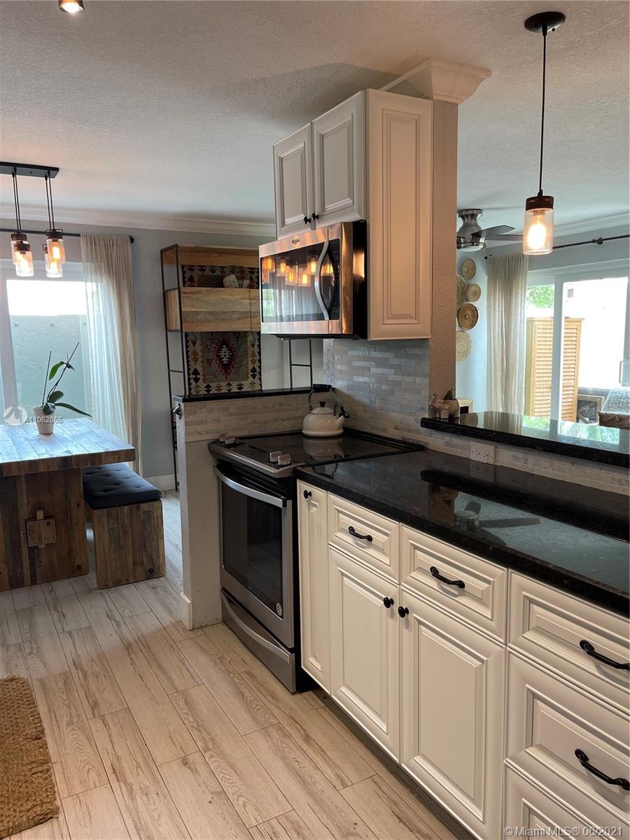 PINEBROOKE CONDO R - Residential Lease