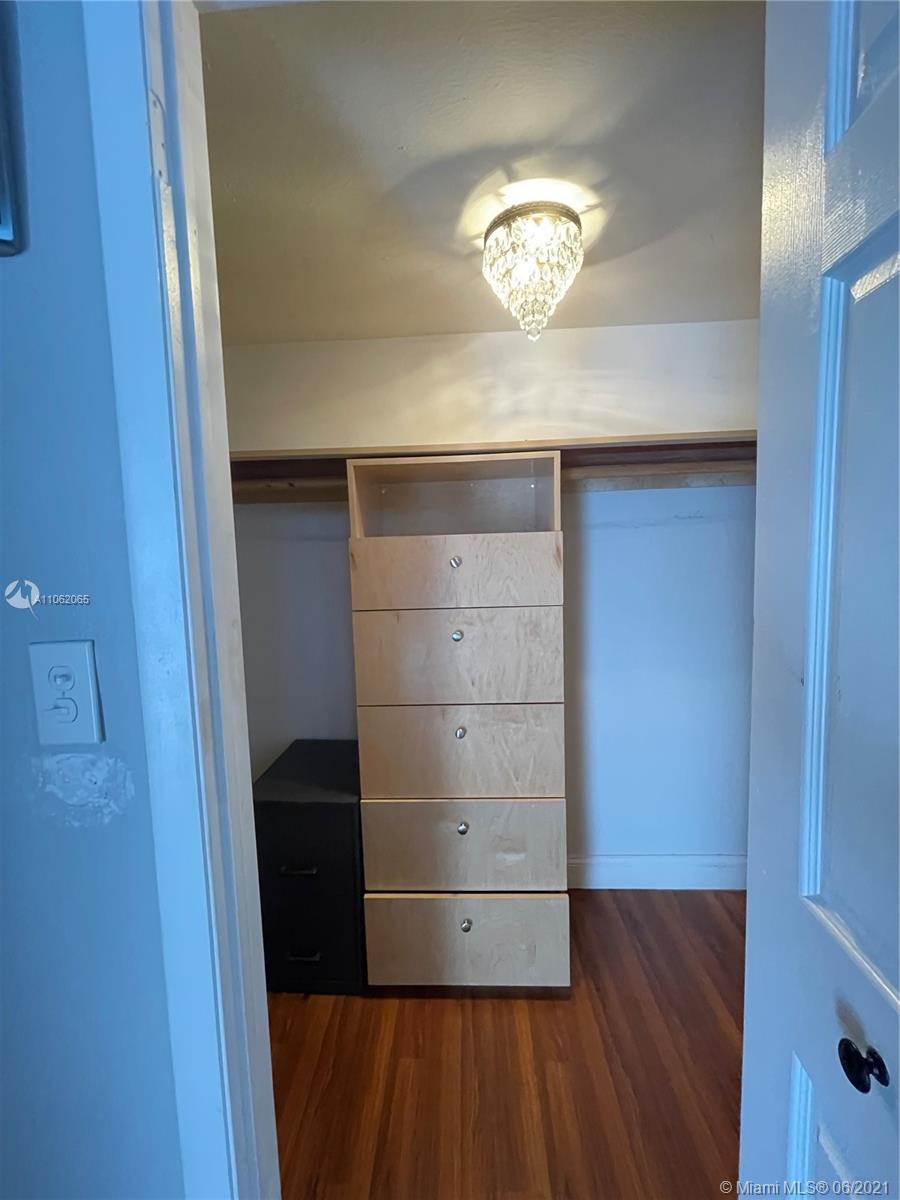 PINEBROOKE CONDO R - Residential Lease