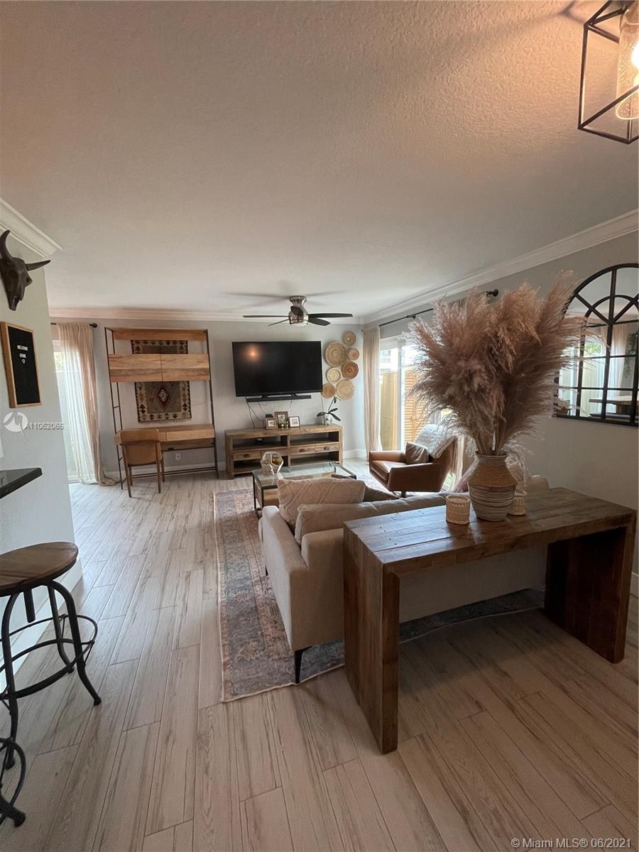 PINEBROOKE CONDO R - Residential Lease