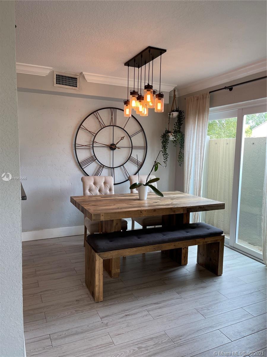 PINEBROOKE CONDO R - Residential Lease