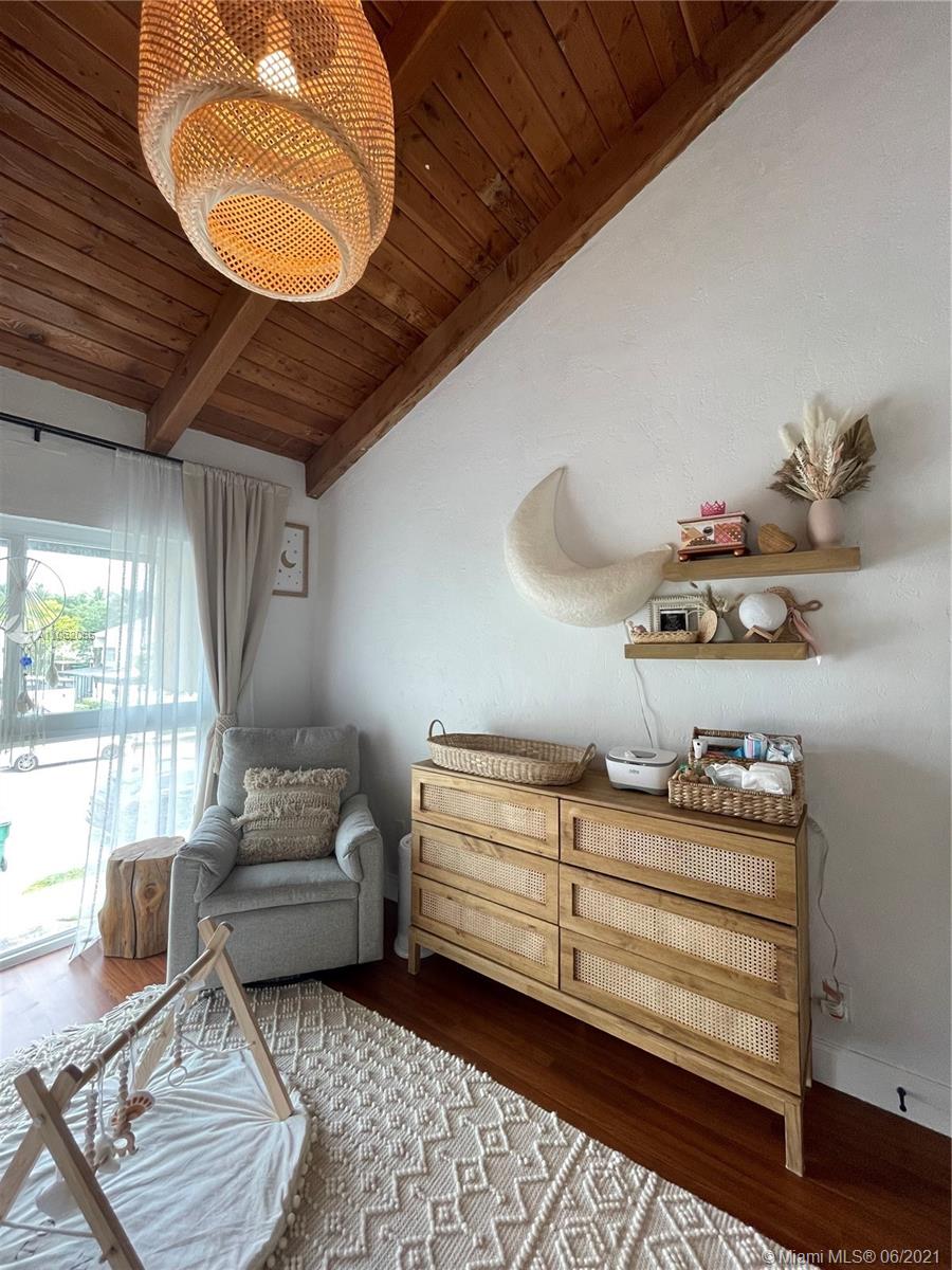 PINEBROOKE CONDO R - Residential Lease