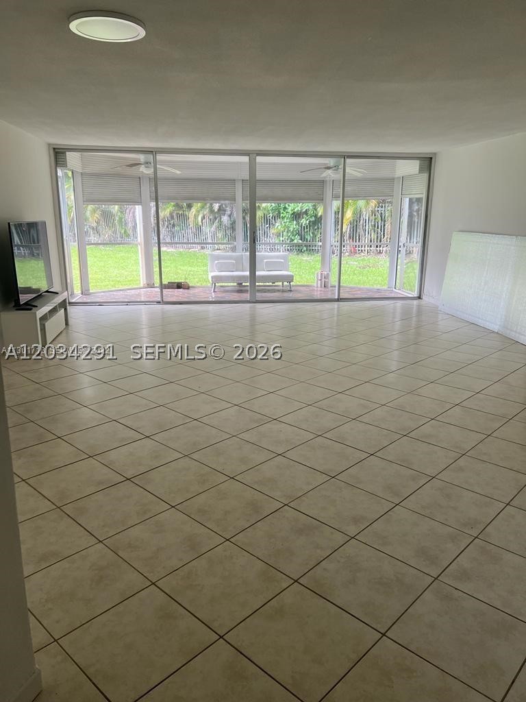 ROLLING GREEN CONDO E - Residential Lease