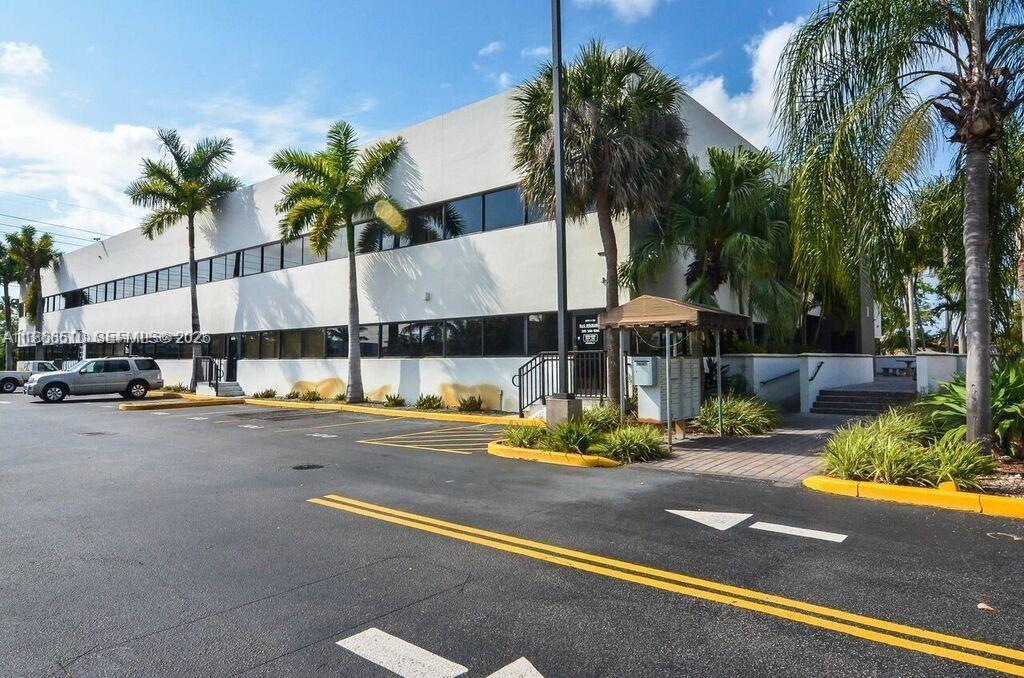 OFFICES AT MILLER PARK - GREAT CENTRAL LOCATION OFFICE SPACES AVAILABLE FROM 400 SQ FT - 2000 SQ FT. CURRENT. EASY ACCESS. 24 HOUR ACCESS. YOUR OWN A/C CONTROL. CENTRALLY LOCATED OFFICE BUILDING. EASY TO SHOW.