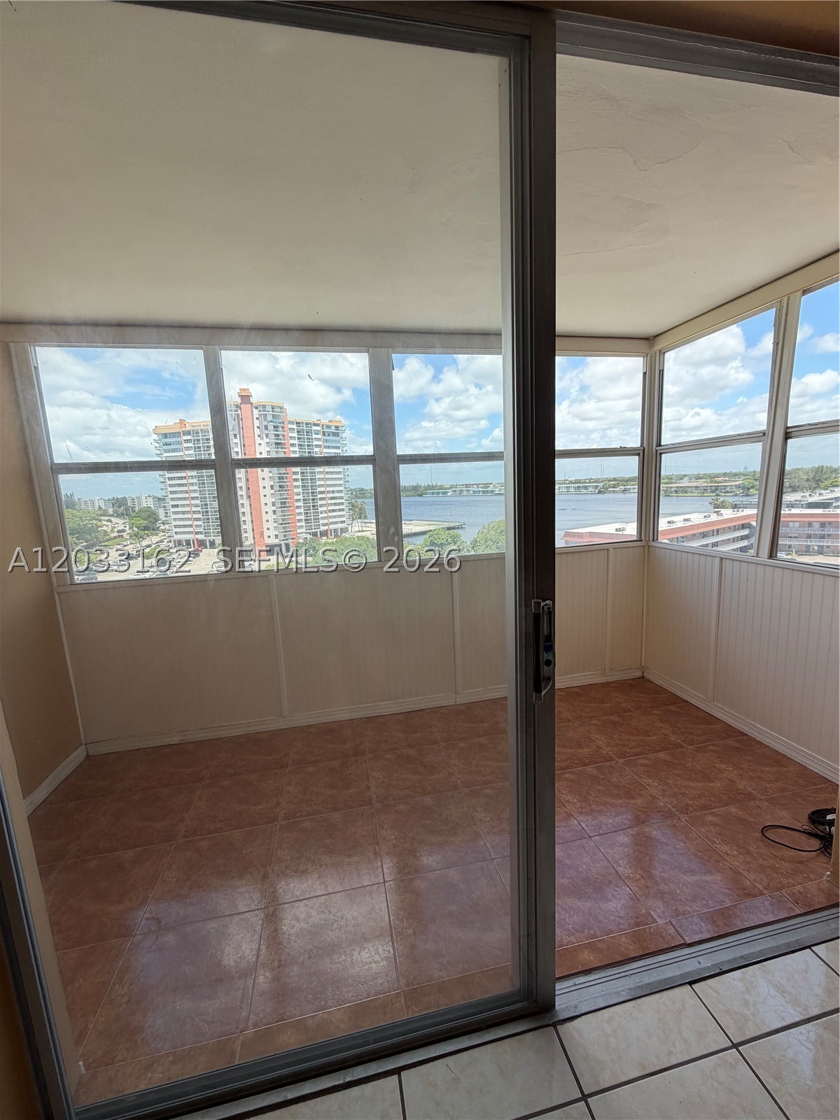 FIFTH MOORINGS CONDO - Residential