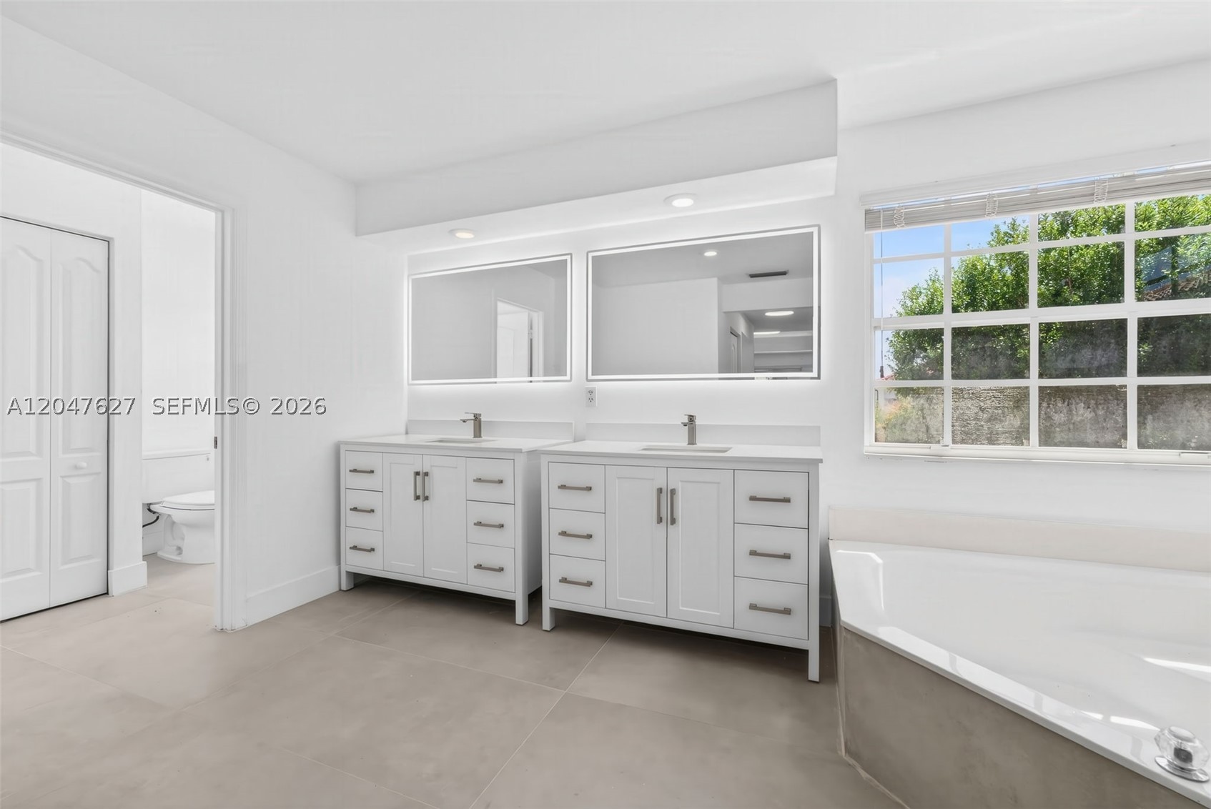 SYMPHONY BAY - Residential