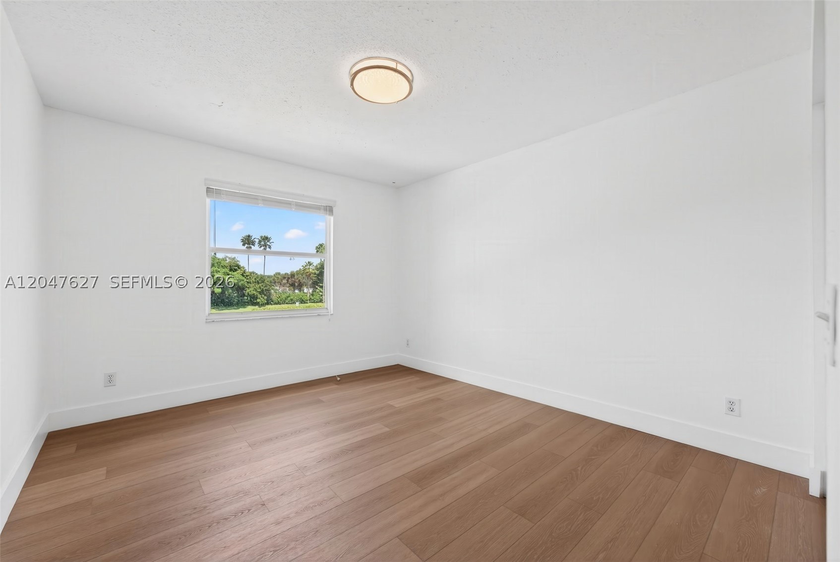 SYMPHONY BAY - Residential